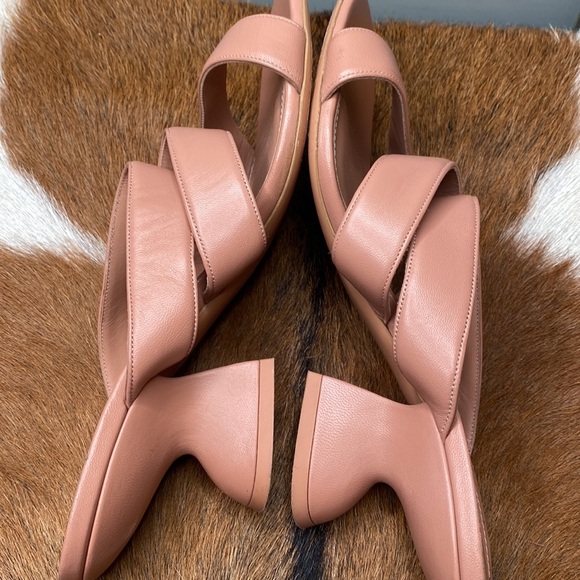 Womens Salvatore ferregamo heel shoes size 9 check them out very nice thanks 🙏 - Picture 8 of 9